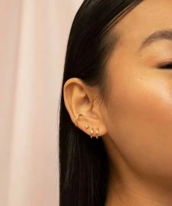 Astrid & Miyu Illusion Simple Stud Earrings In Gold