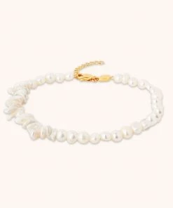 Astrid & Miyu Serenity Pearl Beaded Anklet In Gold