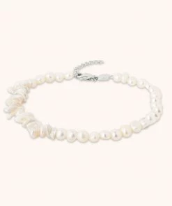 Astrid & Miyu New In Serenity Pearl Beaded Anklet In Silver