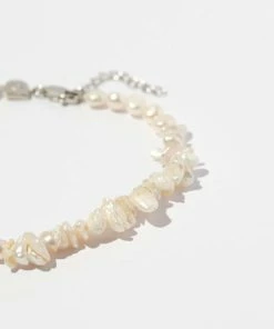 Astrid & Miyu New In Serenity Pearl Beaded Anklet In Silver