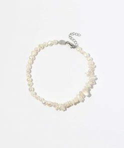 Astrid & Miyu New In Serenity Pearl Beaded Anklet In Silver
