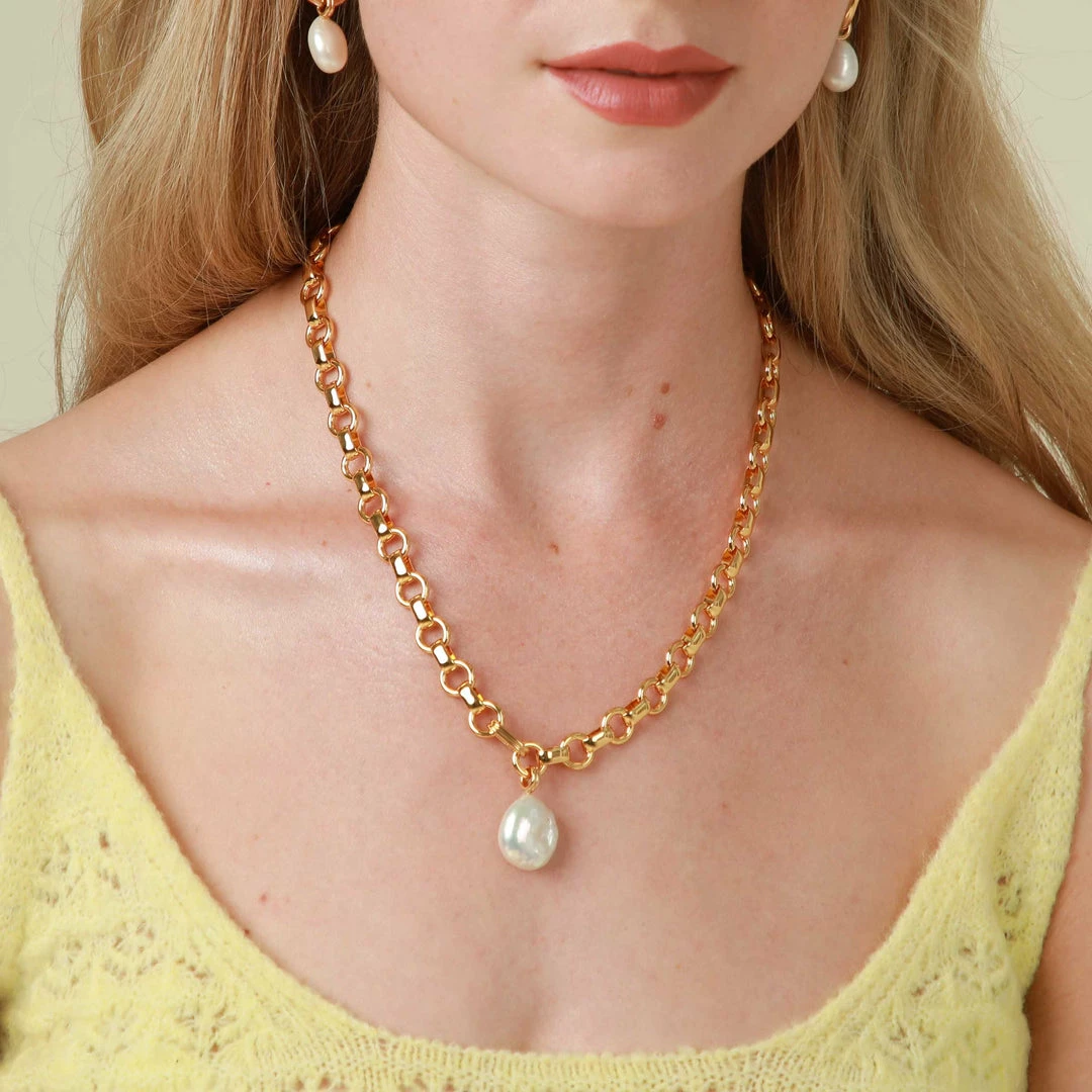 Astrid & Miyu Serenity Pearl Link Chain Necklace In Gold 11 Astrid & Miyu Serenity Pearl Link Chain Necklace In Gold