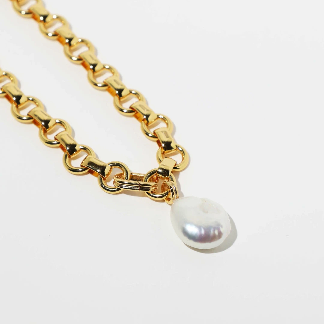 Astrid & Miyu Serenity Pearl Link Chain Necklace In Gold 5 Astrid & Miyu Serenity Pearl Link Chain Necklace In Gold