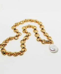 Astrid & Miyu Serenity Pearl Link Chain Necklace In Gold 21 Astrid & Miyu Serenity Pearl Link Chain Necklace In Gold