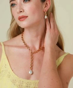 Astrid & Miyu Serenity Pearl Link Chain Necklace In Gold 27 Astrid & Miyu Serenity Pearl Link Chain Necklace In Gold