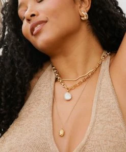 Astrid & Miyu Serenity Pearl Link Chain Necklace In Gold 25 Astrid & Miyu Serenity Pearl Link Chain Necklace In Gold