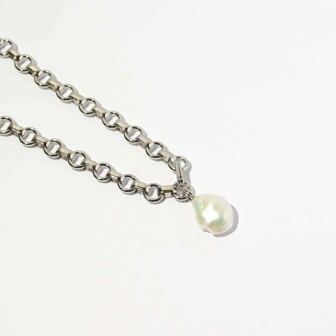 Astrid & Miyu Serenity Pearl Link Chain Necklace In Silver 10 Astrid & Miyu Serenity Pearl Link Chain Necklace In Silver