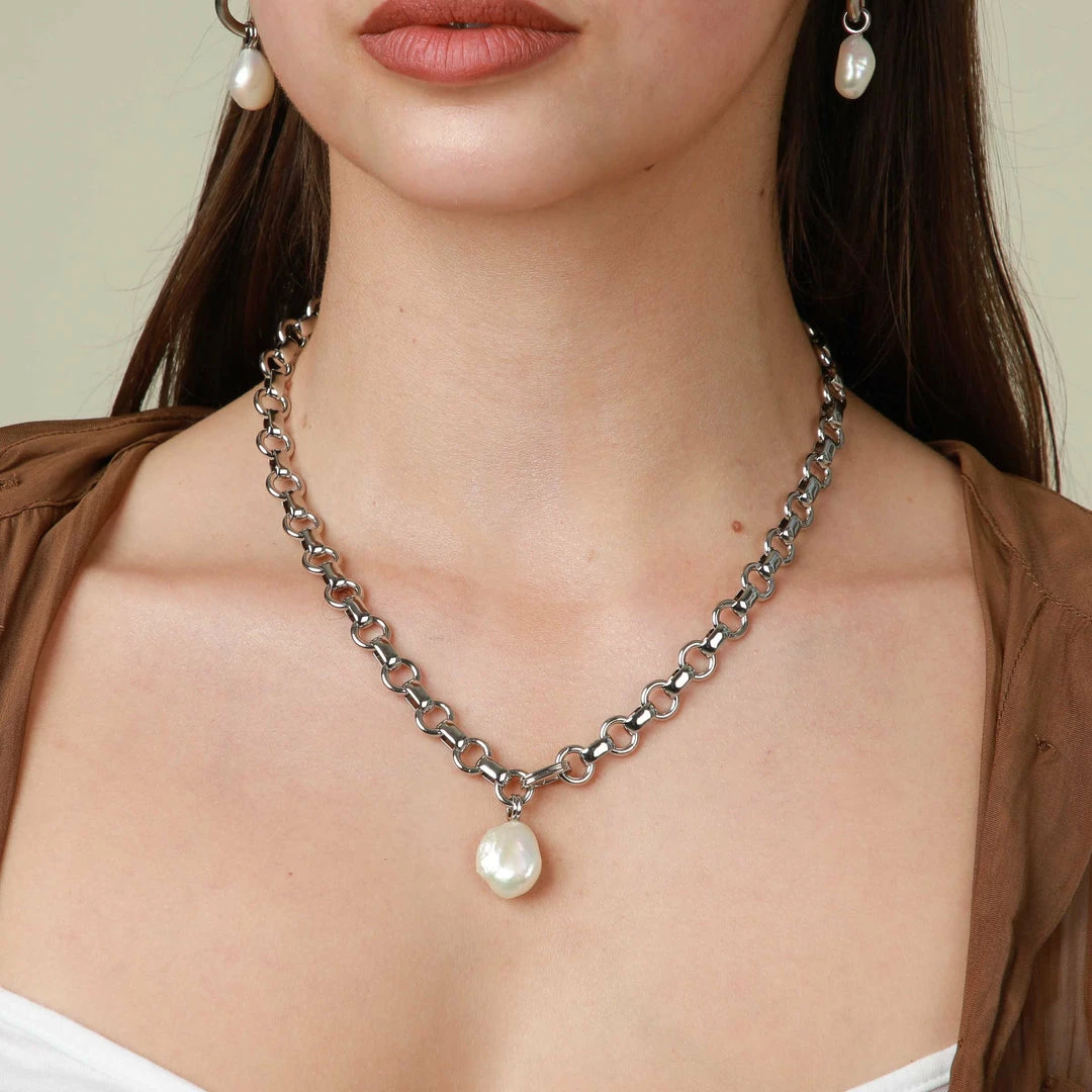 Astrid & Miyu Serenity Pearl Link Chain Necklace In Silver 4 Astrid & Miyu Serenity Pearl Link Chain Necklace In Silver