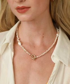 Astrid & Miyu Serenity Pearl Beaded T-Bar Necklace In Gold