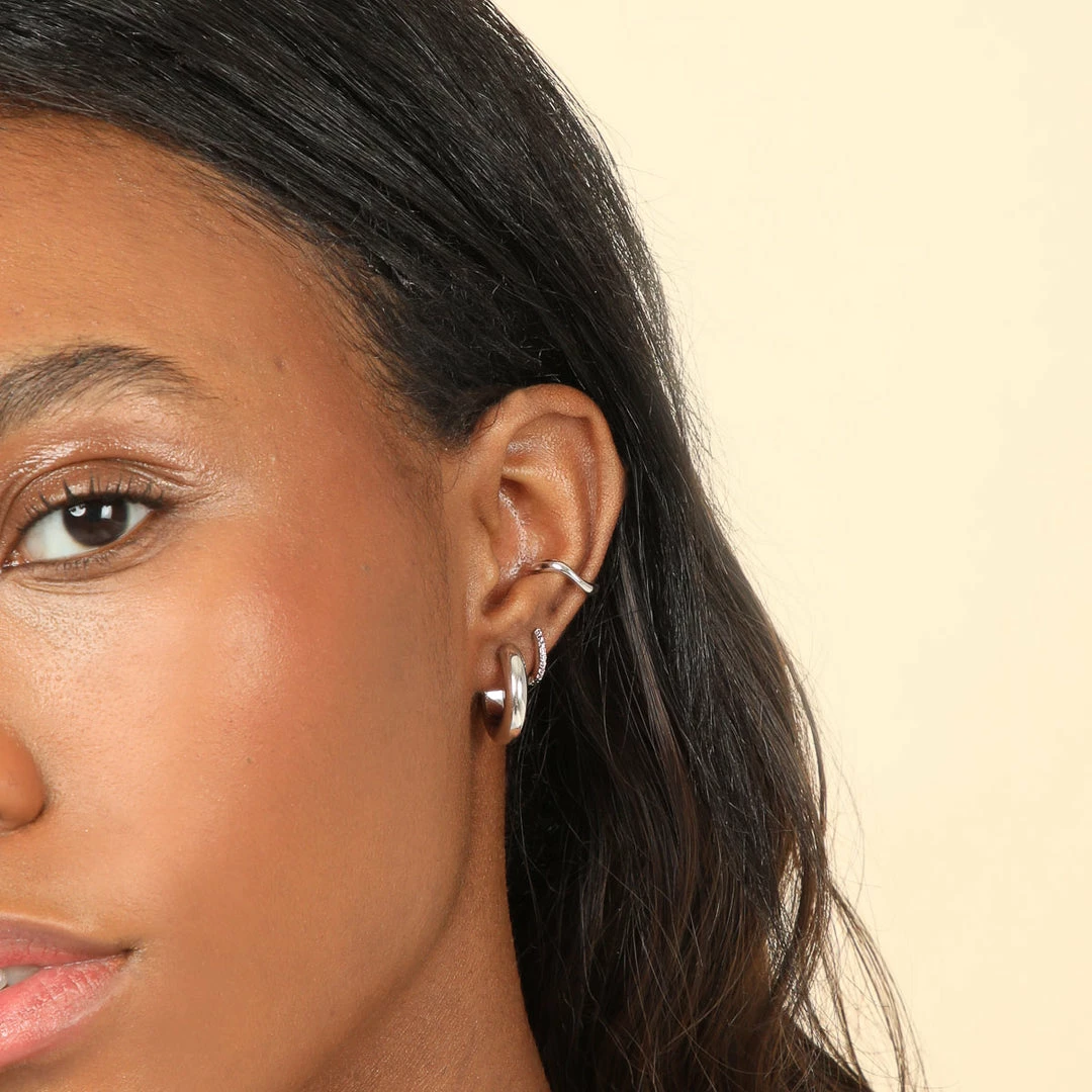 Astrid & Miyu Bold Medium Hoops In Silver 7 Astrid & Miyu Bold Medium Hoops In Silver