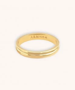 Astrid & Miyu Elevate Ridge Band Ring In Gold