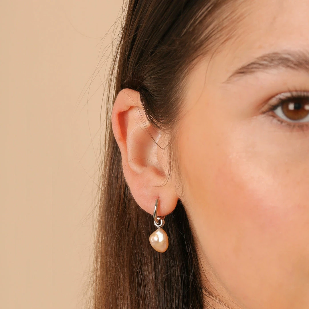 Astrid & Miyu New In Pink Pearl Hoops In Silver 4 Astrid & Miyu New In Pink Pearl Hoops In Silver