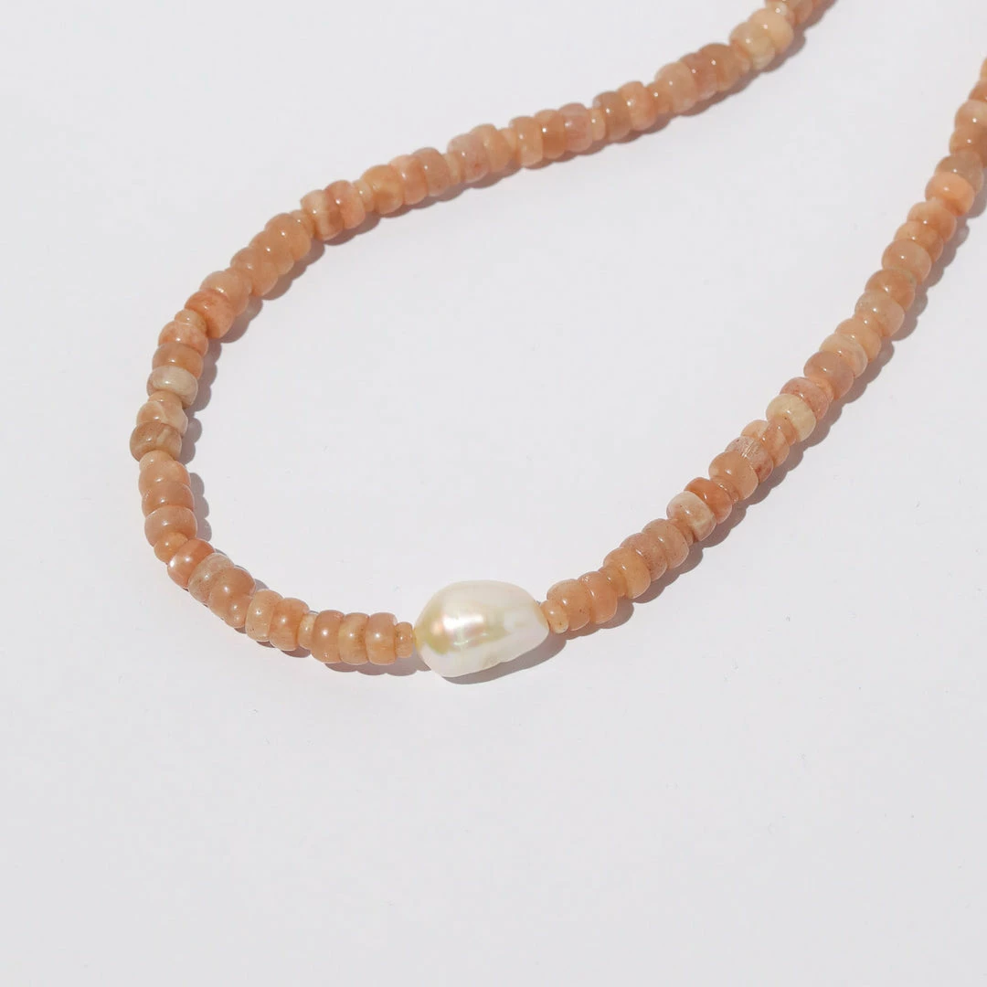 Astrid & Miyu New In Sunstone Beaded Necklace In Gold 5 Astrid & Miyu New In Sunstone Beaded Necklace In Gold