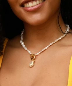 Astrid & Miyu Serenity Pearl Beaded T-Bar Necklace In Gold