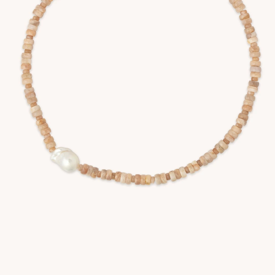 Astrid & Miyu New In Sunstone Beaded Necklace In Gold 3 Astrid & Miyu New In Sunstone Beaded Necklace In Gold