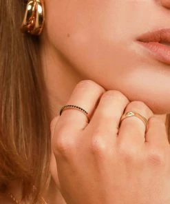 Astrid & Miyu Black Crystal Stacking Ring In Gold