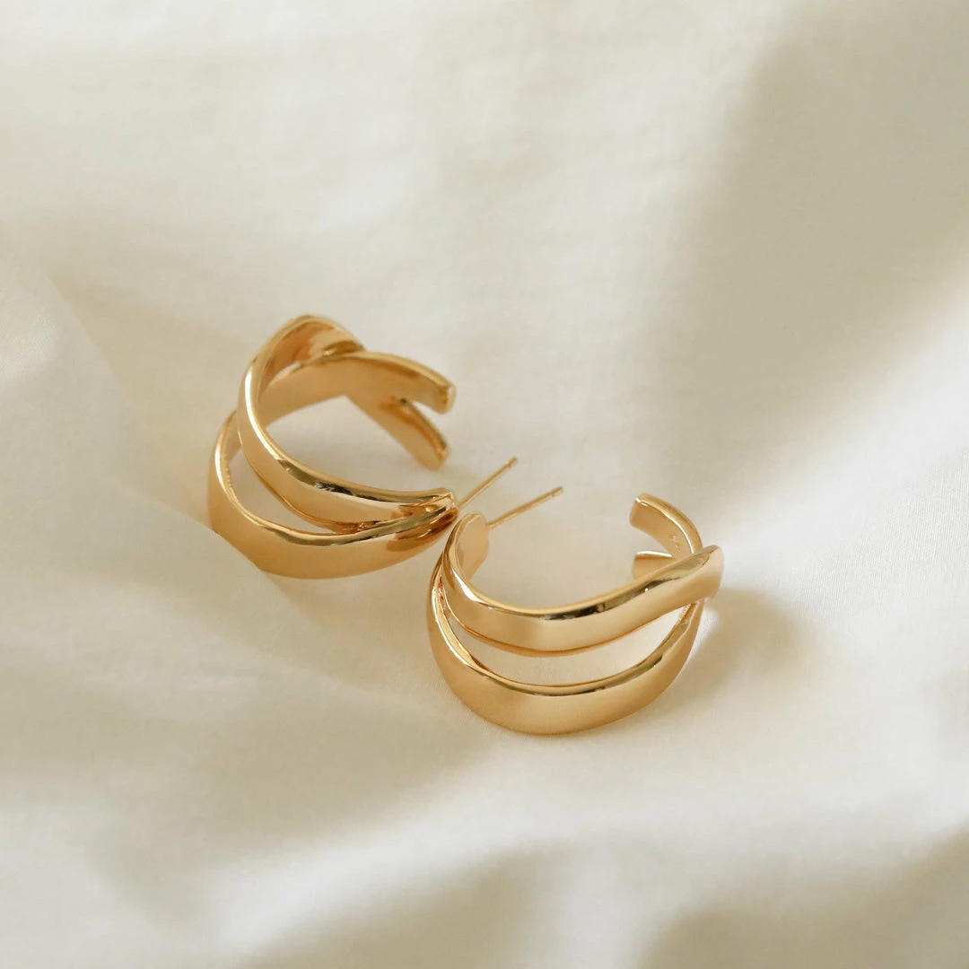 Astrid & Miyu Earrings Molten Duo Large Hoops In Gold 5 Astrid & Miyu Earrings Molten Duo Large Hoops In Gold