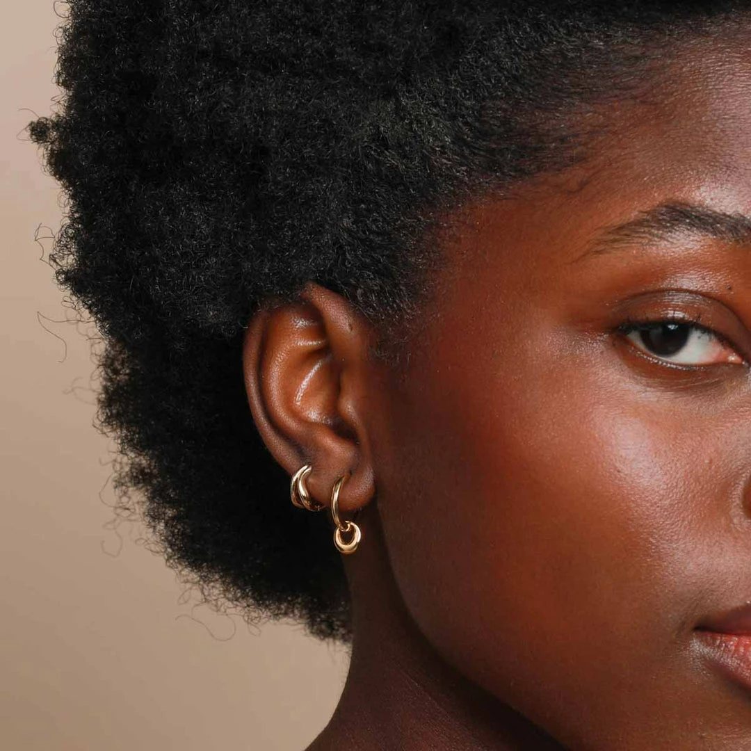 Astrid & Miyu Molten Duo Huggies In Gold 4 Astrid & Miyu Molten Duo Huggies In Gold