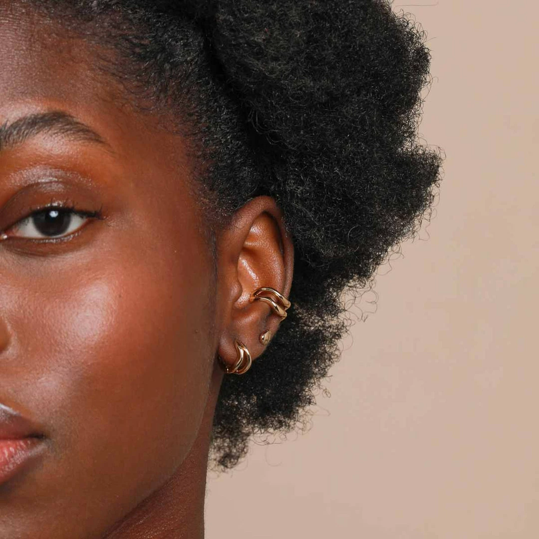 Astrid & Miyu Molten Duo Huggies In Gold 6 Astrid & Miyu Molten Duo Huggies In Gold