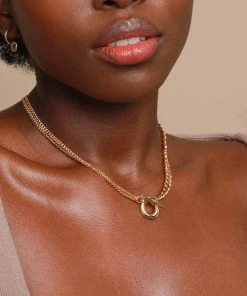 Astrid & Miyu Necklaces Duo T-Bar Necklace In Gold