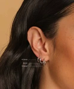 Astrid & Miyu Essential 8mm Hoop In Silver