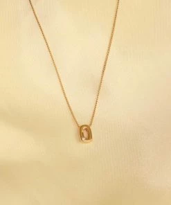 Astrid & Miyu O Initial Pendant Necklace In Gold With O