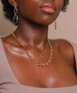 Astrid & Miyu S Initial Pendant Necklace In Gold With S