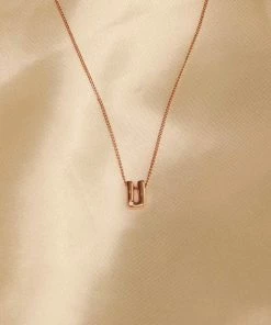 Astrid & Miyu Pendant Necklaces U Initial Pendant Necklace In Rose Gold With U