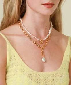 Astrid & Miyu Pearlescent Stacking Set In Gold New In