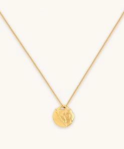 Astrid & Miyu Molten Coin Pendant Necklace In Gold