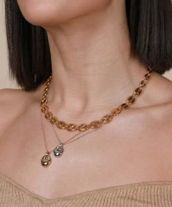 Astrid & Miyu Necklaces Essential Pendant Necklace In Gold