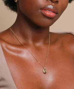 Astrid & Miyu Necklaces Essential Pendant Necklace In Gold