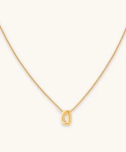 Astrid & Miyu O Initial Pendant Necklace In Gold With O