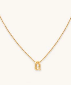 Astrid & Miyu Q Initial Pendant Necklace In Gold With Q Pendant Necklaces