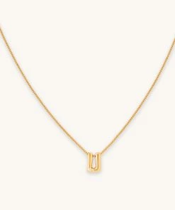 Astrid & Miyu U Initial Pendant Necklace In Gold With U