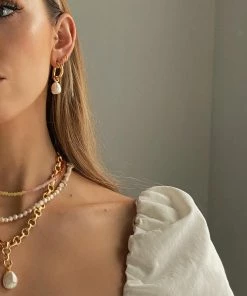 Astrid & Miyu Opulent Stacking Set In Gold