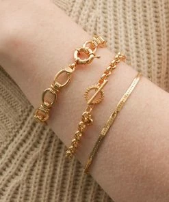 Astridandmiyu Wreath T-Bar Chunky Bracelet In Gold