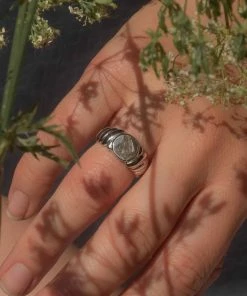 Astrid & Miyu Sale Rope Signet Ring In Silver