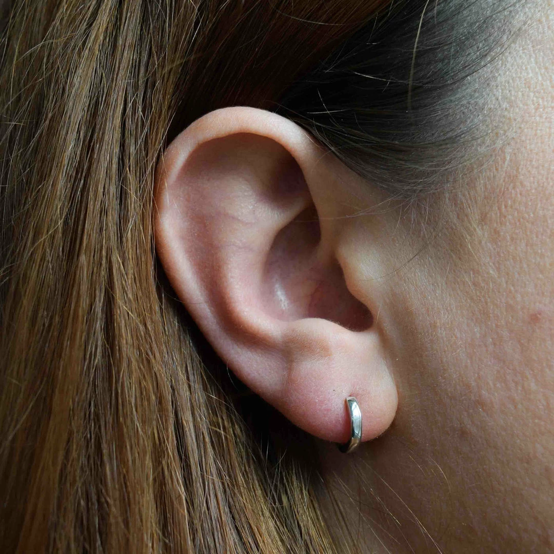 Astridandmiyu Earrings Single Square Edge Base Hoop In Silver 4 Astridandmiyu Earrings Single Square Edge Base Hoop In Silver