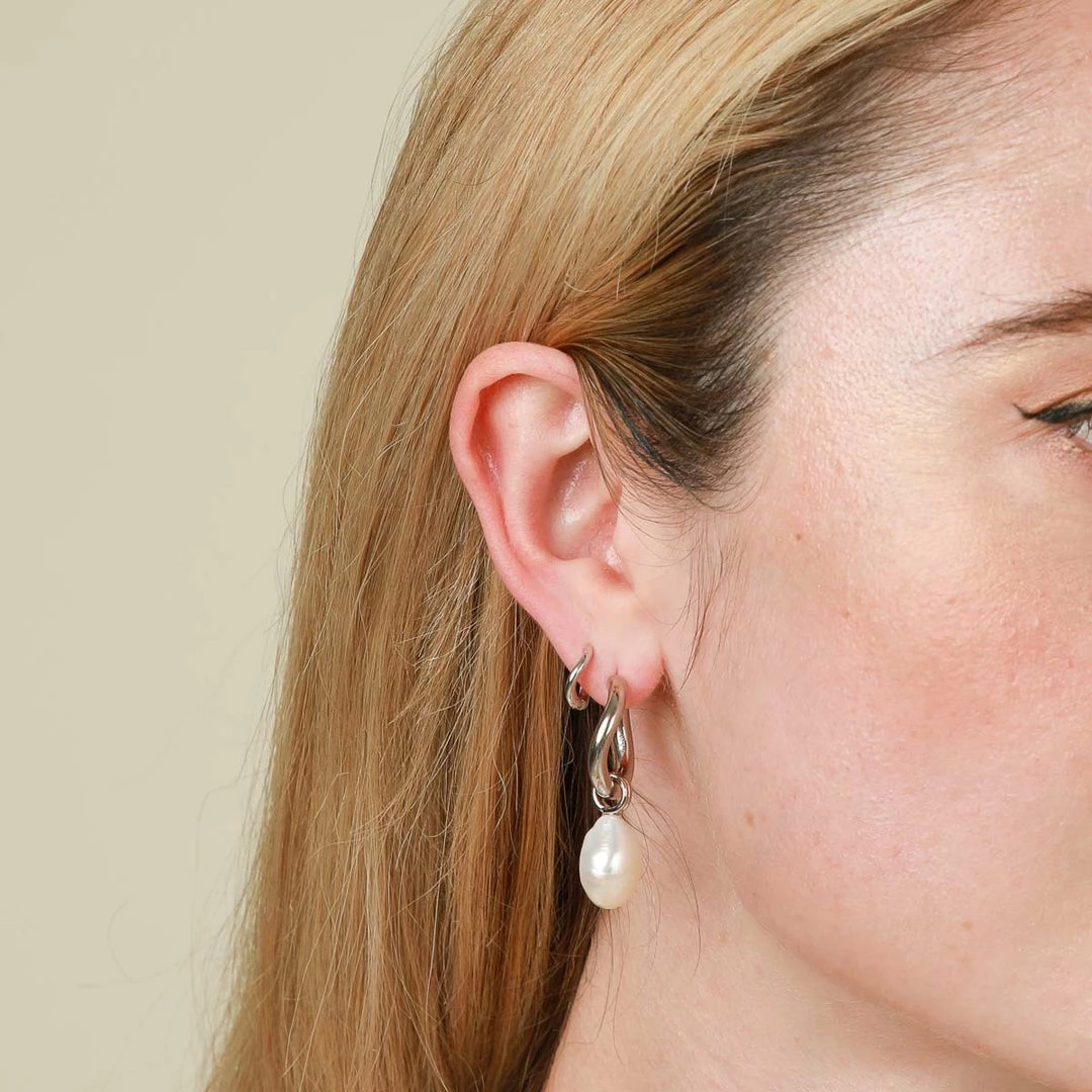 Astrid & Miyu New In Iridescent Stacking Set In Silver 4 Astrid & Miyu New In Iridescent Stacking Set In Silver