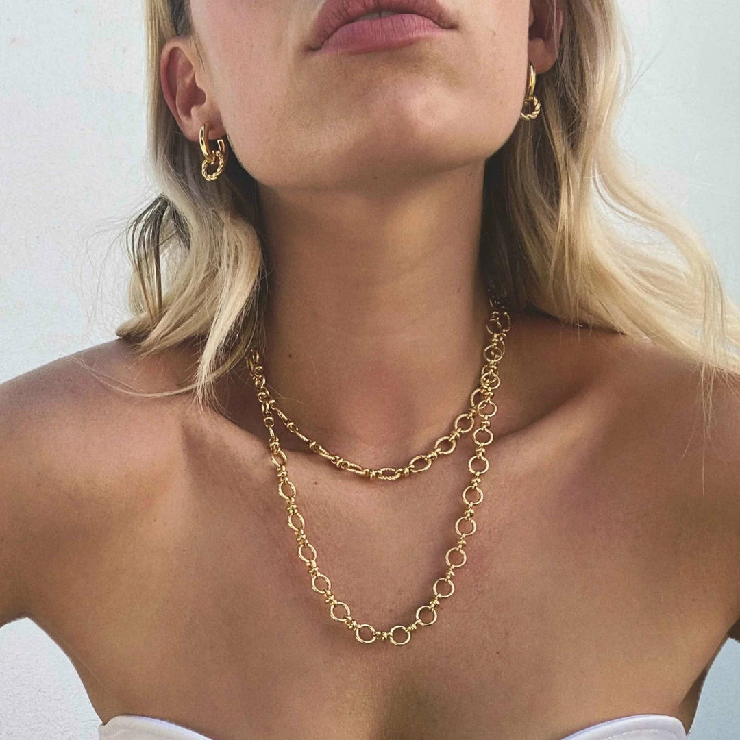 Astrid & Miyu Necklaces Textured Oval Link T-Bar Necklace In Gold 8 Astrid & Miyu Necklaces Textured Oval Link T-Bar Necklace In Gold