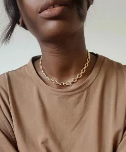 Astrid & Miyu Necklaces Textured Oval Link T-Bar Necklace In Gold 17 Astrid & Miyu Necklaces Textured Oval Link T-Bar Necklace In Gold