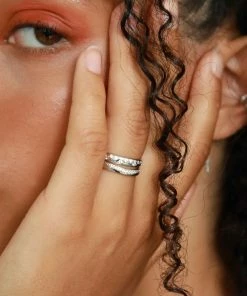 Astrid & Miyu Sale Ara Ring In Silver