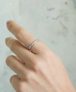 Astrid & Miyu Sale Ara Ring In Silver