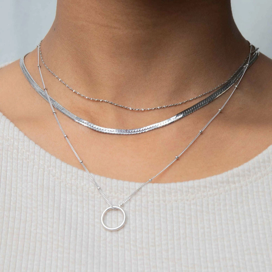 Astridandmiyu Basic Halo Pendant Necklace In Silver Sale 4 Astridandmiyu Basic Halo Pendant Necklace In Silver Sale