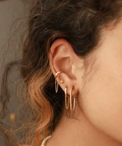 Astrid & Miyu Earrings Chain Huggies In Gold 11 Astrid & Miyu Earrings Chain Huggies In Gold