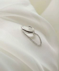 Astrid & Miyu Chain Ear Cuff In Silver 9 Astrid & Miyu Chain Ear Cuff In Silver