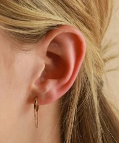 Astrid & Miyu Earrings Chain Huggies In Gold 10 Astrid & Miyu Earrings Chain Huggies In Gold