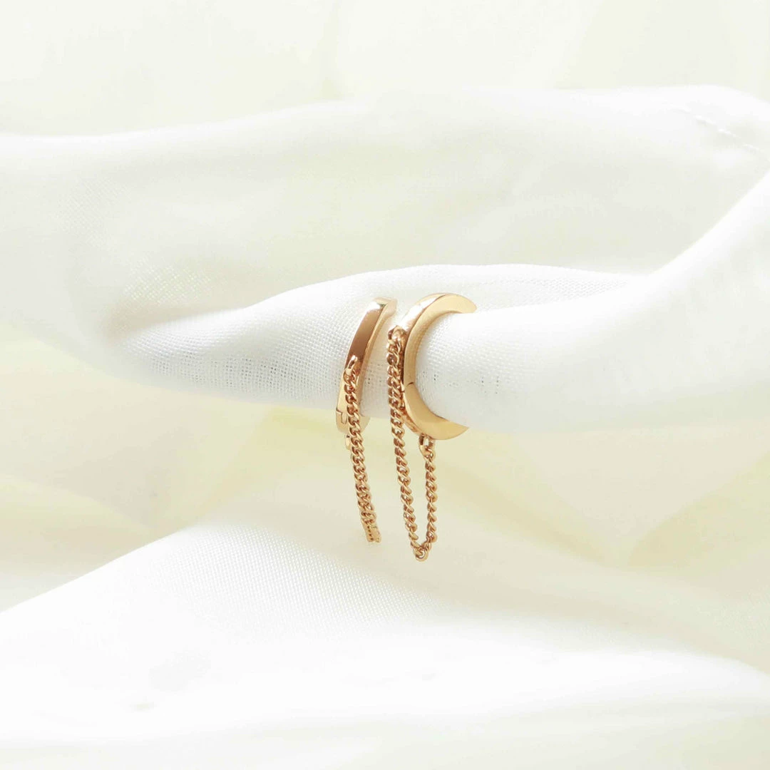 Astrid & Miyu Earrings Chain Huggies In Gold 5 Astrid & Miyu Earrings Chain Huggies In Gold