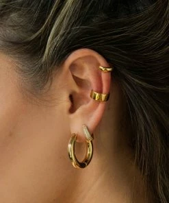 Astrid & Miyu Crystal Bold Huggies In Gold